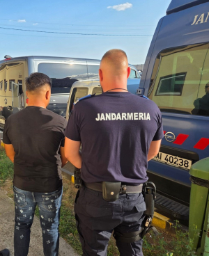 Scandal la bâlciul din Tecuci unde jandarmii au prins un bărbat cu pistol airsoft