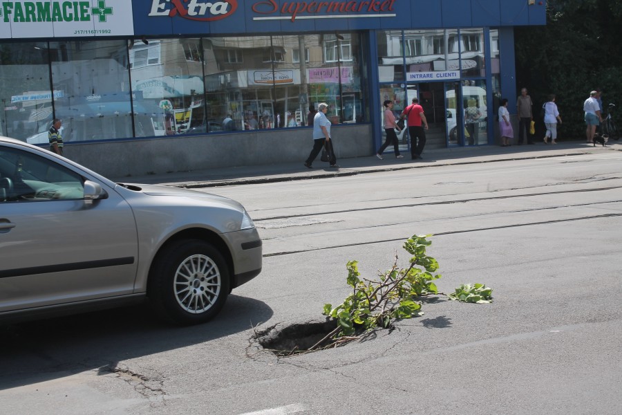 SURPARE în carosabil la Două Babe