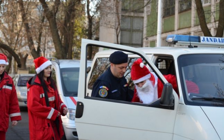 Jandarmii gălăţeni l-au „REŢINUT” pe MOŞ CRĂCIUN