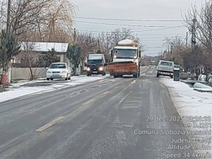 Pericol de polei pe drumurile din judeţ. Cum intervin autorităţile