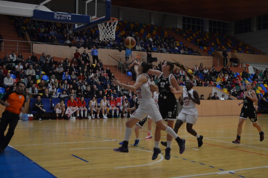 BASCHET FEMININ/ Phoenix ”U” a câștigat duelul cu U Cluj (FOTO)