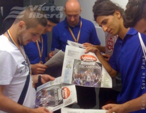 Ziar fierbinte pentru campioni. „Viaţa liberă” le-a făcut o surpriză eroilor Galaţiului 