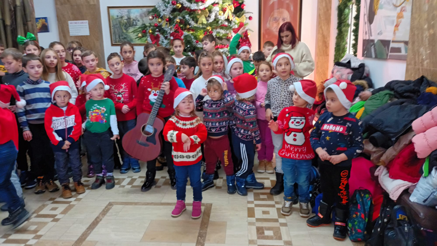Elevii de la Tulucești ne-au vestit Nașterea Domnului (FOTO și VIDEO)