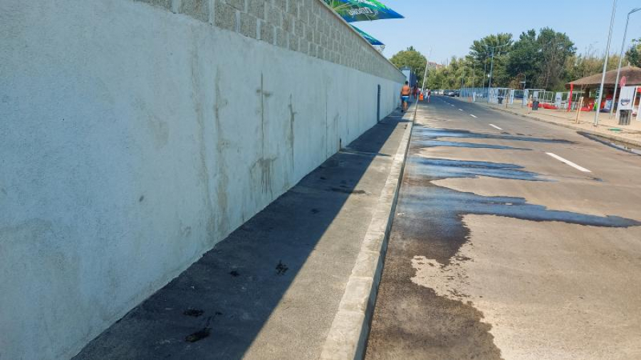 Infiltrații vizibile în zidul de susținere de la Plaja "Dunărea", la scurtă vreme de la inaugurare