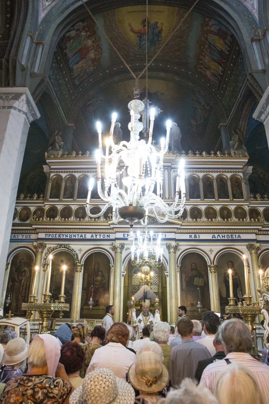 Hram la Biserica Greacă, miercuri, la praznicul Schimbării la Faţă (FOTO)