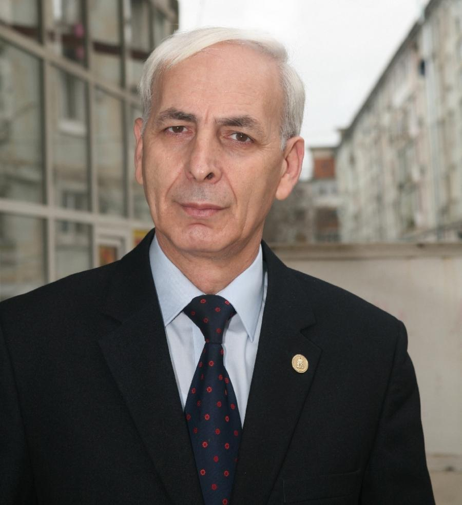 Profesorul Silviu Măcuţă îşi retrage candidatura