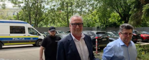 Șeful Vămii Galați și șeful său de la București au fost reținuți