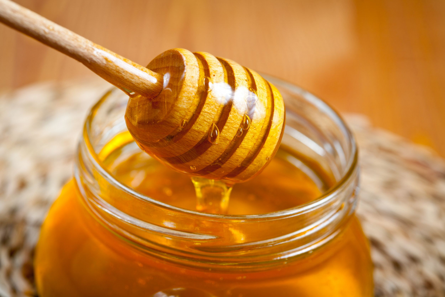 O lingură de miere te scapă de nopțile nedormite