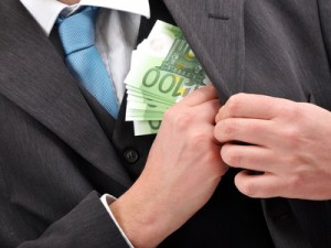 Senator PSD urmărit penal pentru că ar fi luat mită 200.000 de euro