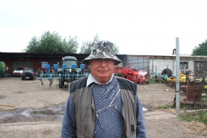 Cu toate că-i scump să uzi - „Mare lucru e sistemul de irigaţie!&quot;
