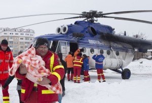 Misiune de salvare: Bebeluşi aduşi cu elicopterul la spital