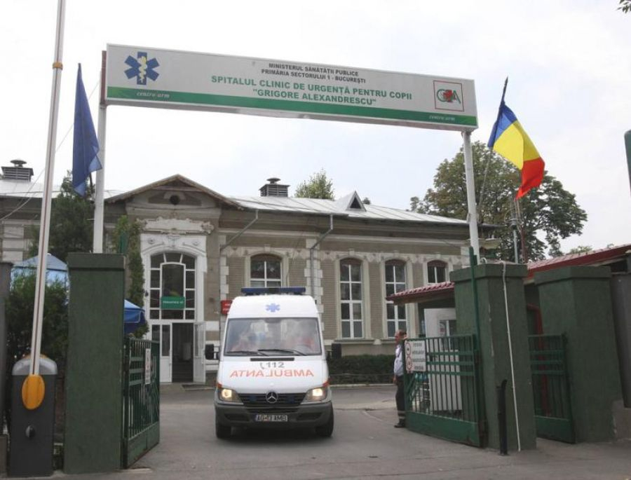Salvați Copiii cumpără două ambulanțe noi pentru cel mai mare spital de copii din România