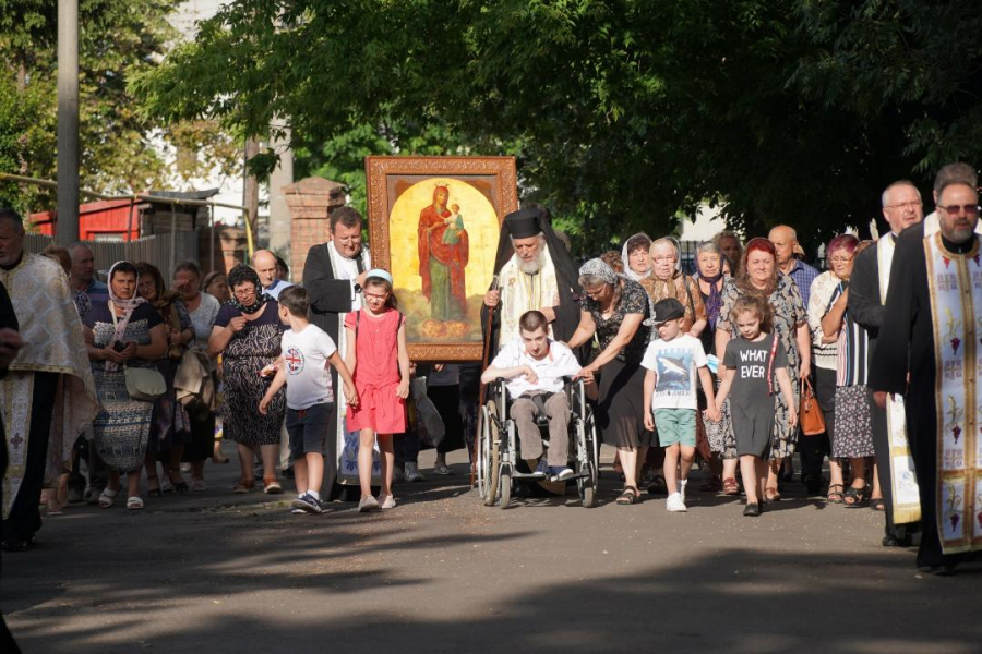 Procesiune cu Icoana Maicii Domnului „Prodromița”