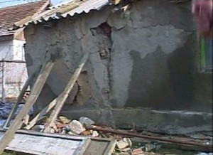 Un bărbat a MURIT strivit de un zid în timp ce îşi consolida casa!