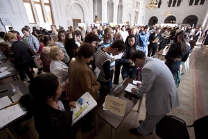 Sute de JOBURI pentru tineri, la &quot;Bursa locurilor de muncă&quot; ce se va desfăşura vineri