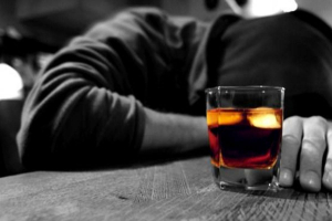 Abuzul de alcool şi droguri face victime la Galaţi