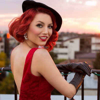 Elena Gheorghe întâmpină Crăciunul cu un nou album