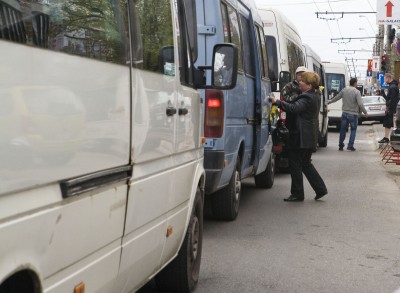 În maxi-taxiul cel de toate zilele. 