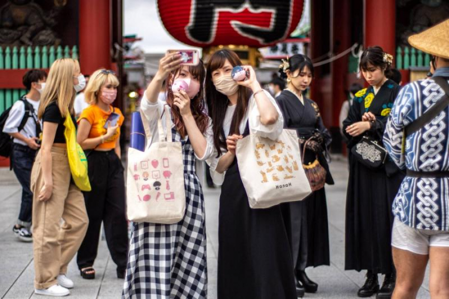 Japonia se redeschide condiționat pentru turiști