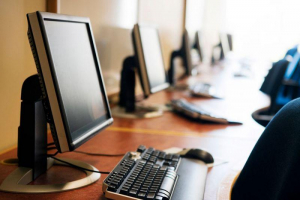 Cum se pot câştiga calculatoare pentru şcoală