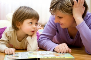 SFATURI PENTRU PĂRINŢI/ Cum îţi poţi ajuta copilul să iubească lectura