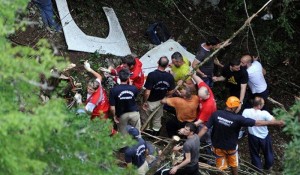 VIDEO / ACCIDENT GRAV: 19 români au murit şi alţi 28 au fost răniţi după ce un autocar a căzut într-o prăpastie, în Muntenegru