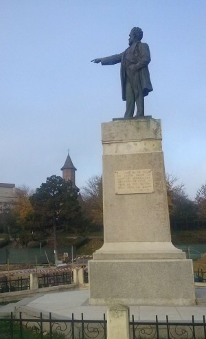 Campanie VL &quot;Monumentele Galaţiului&quot;: O statuie frumoasă, pe un soclu urgisit