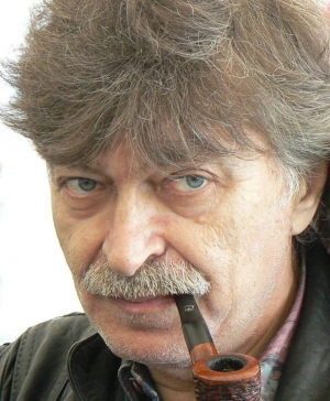 Victor Cilincă, printre scriitorii clasici dintr-un manual şcolar