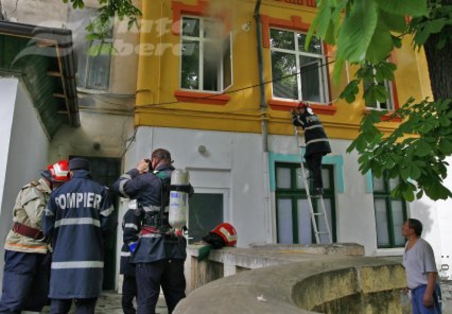 Cu mortul în bloc