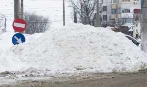 De luni noaptea: Ecosalul eliberează străzile de zăpadă