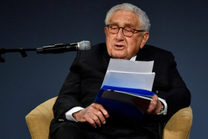 A încetat din viaţă Henry Kissinger, figură marcantă a diplomaţiei americane