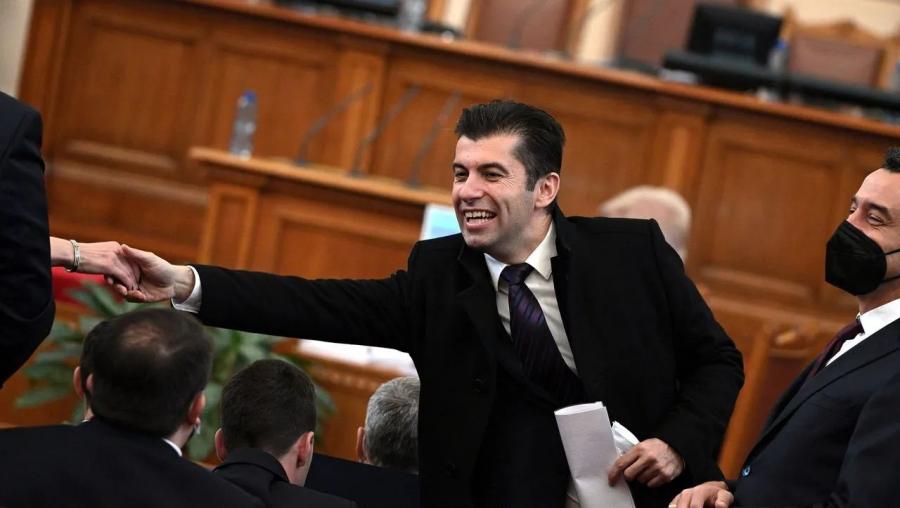 Kiril Petkov, absolvent de Harvard, este noul premier al Bulgariei