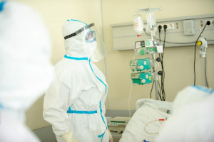 În spitale, numărul total de persoane internate cu COVID-19 este de 13.748