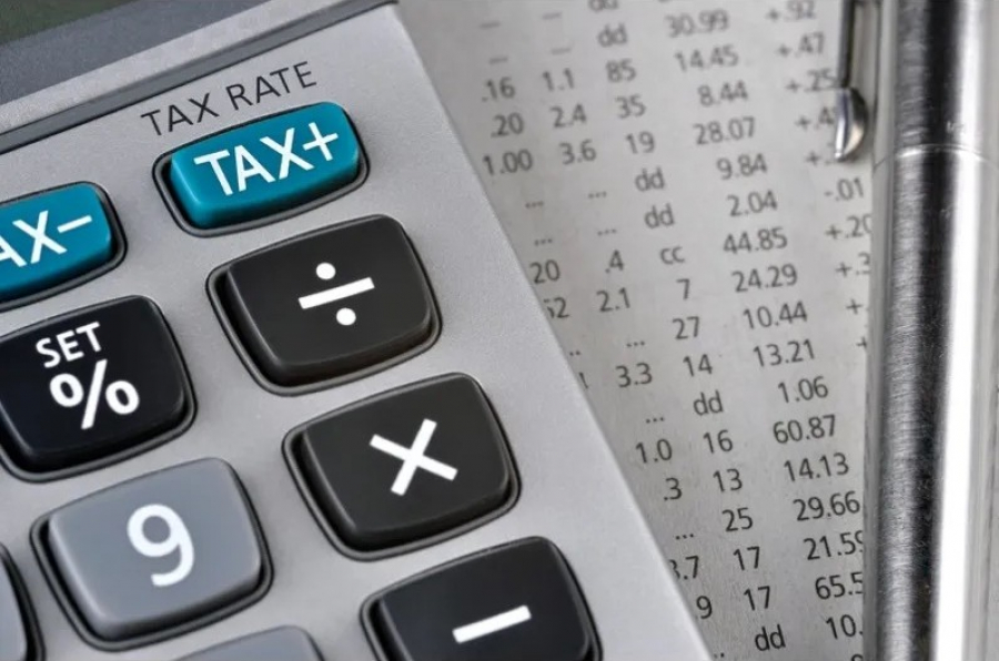 Micii antreprenori români, sufocați de taxe