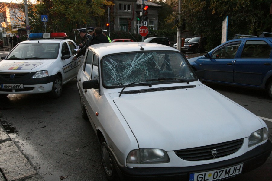 Accident grav în centrul Galaţiului. Un bărbat de 73 de ani se zbate între viaţă şi moarte