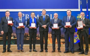 Klaus Iohannis a decorat şase universităţi din Cluj-Napoca