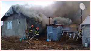 Locuinţă arsă la Matca din cauza unui coş de fum necurăţat (VIDEO)
