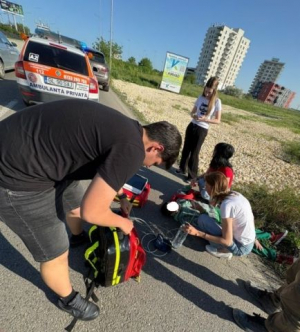 Femeie căzută pe stradă &icirc;n localitatea Ovidiu, salvată de gălățeni. &bdquo;Dacă nu interveneam, nu apuca seara&rdquo;
