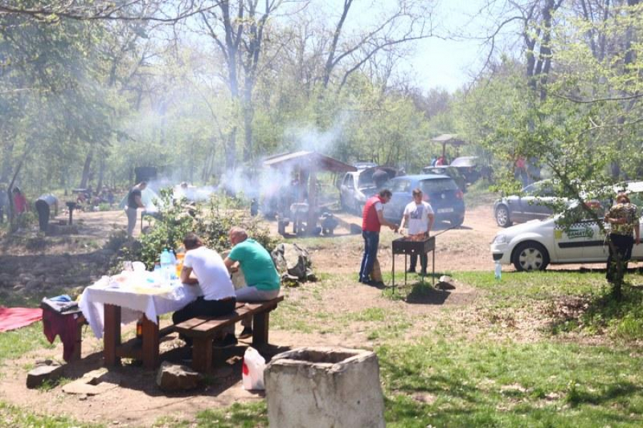 Până la Parcul ”Aventura”, grătare, foişoare şi bere