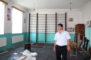 În satul lui Nicu Vlad, sportivii se antrenează într-o clasă