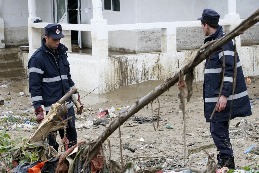 Mai multe case din Valea Oraşului, ameninţate de inundaţii