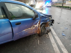 UPDATE. Accident în intersecția de la „Ultimul leu&quot;. Taximetristul care l-a provocat este arestat la domiciliu (FOTO)