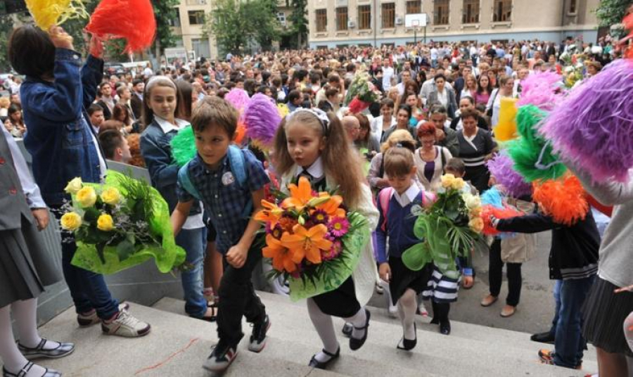 Cursurile noului an şcolar încep pe 10 septembrie