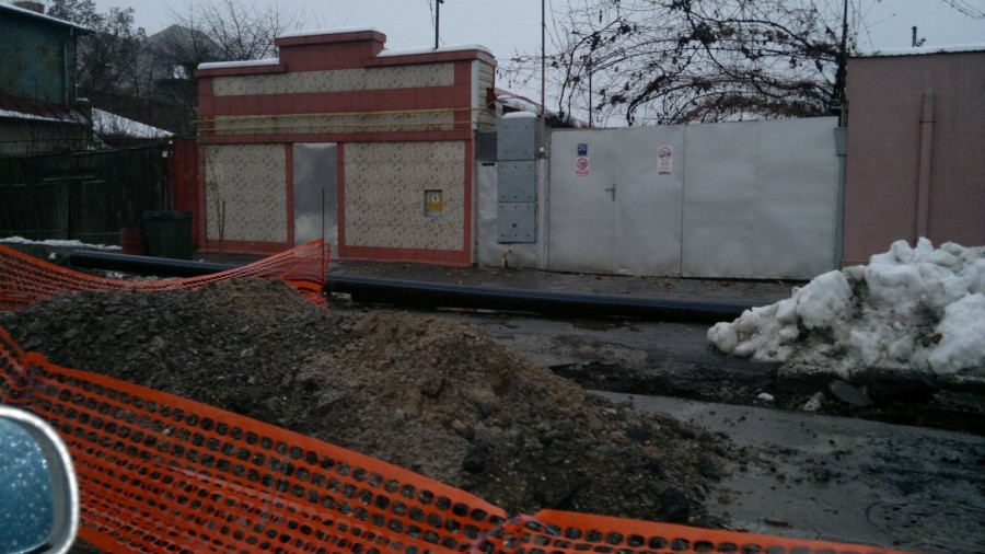 (FOTO) LUCRĂRILE de pe strada Traian, ÎNTÂRZIATE. Constructorul va fi PENALIZAT