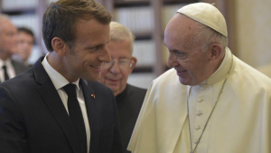 Papa Francisc s-a întâlnit cu Emmanuel Macron