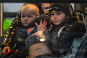 Zeci de copii ucraineni se întorc acasă după ce au fost duși ilegal în Rusia