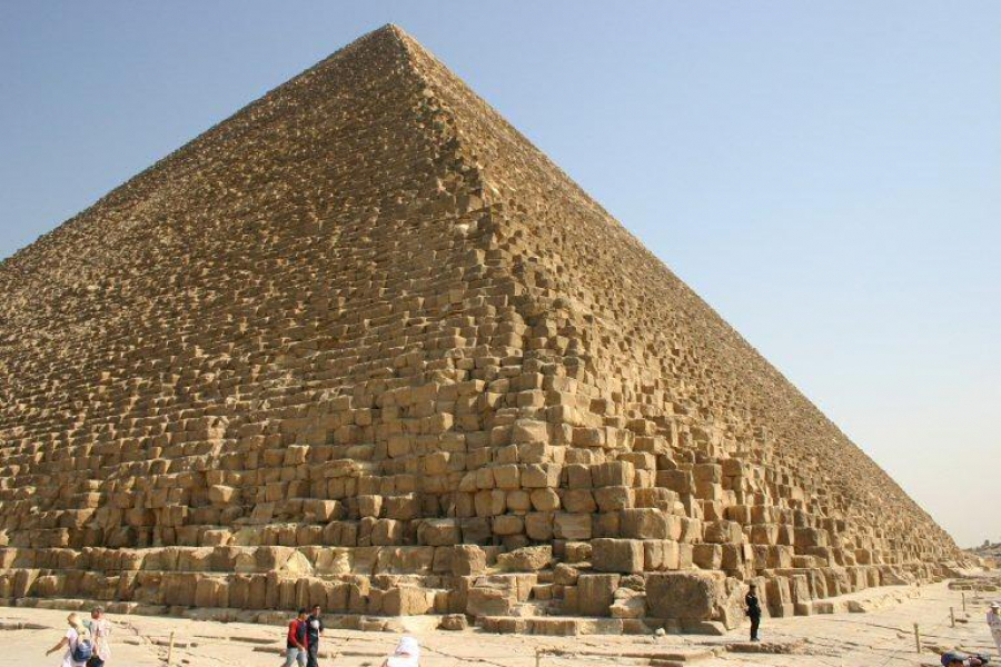 Cercetătorii au descoperit o cavitate uriaşă în piramida lui Keops
