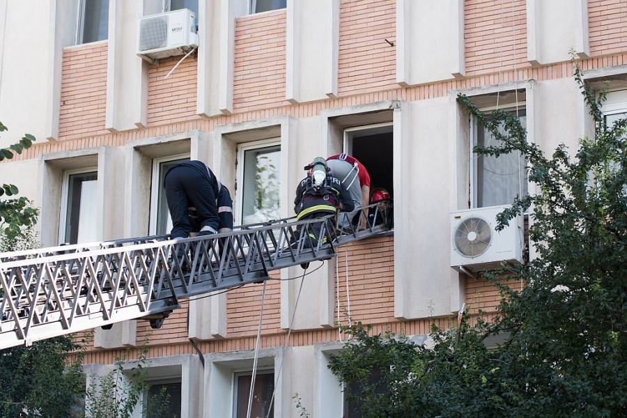 Pompierii au simulat stingerea unui INCENDIU la Spitalul de Pediatrie din Galați