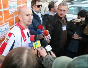 „Întrebaţi-l pe Dorinel dacă pot să vorbesc…” 