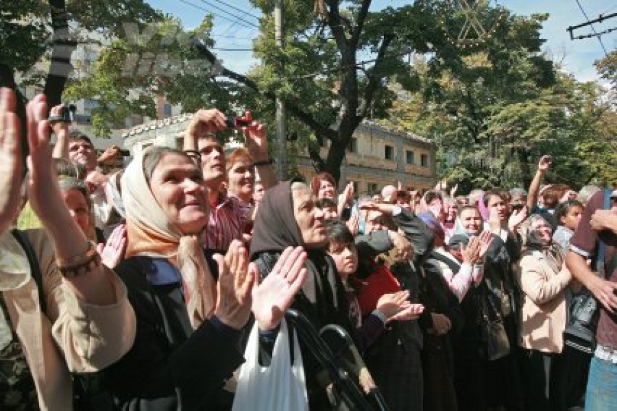 Gălăţeni leşinaţi la slujbă 